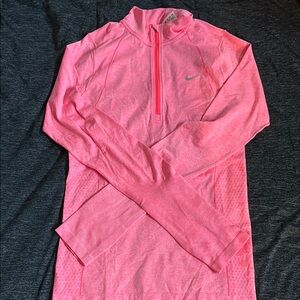 Nike dri-fit Vibrant Pink Quarter-Zip Pullover Size Small